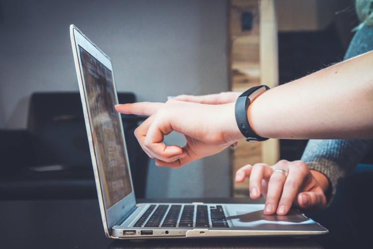 Desde nuestra cuenta de Google podremos acceder tanto a las reseñas de nuestro negocio, como a las que hayamos publicado personalmente de otros establecimientos. Desde nuestra cuenta de Google podremos acceder tanto a las reseñas de nuestro negocio, como a las que hayamos publicado personalmente de otros establecimientos.
