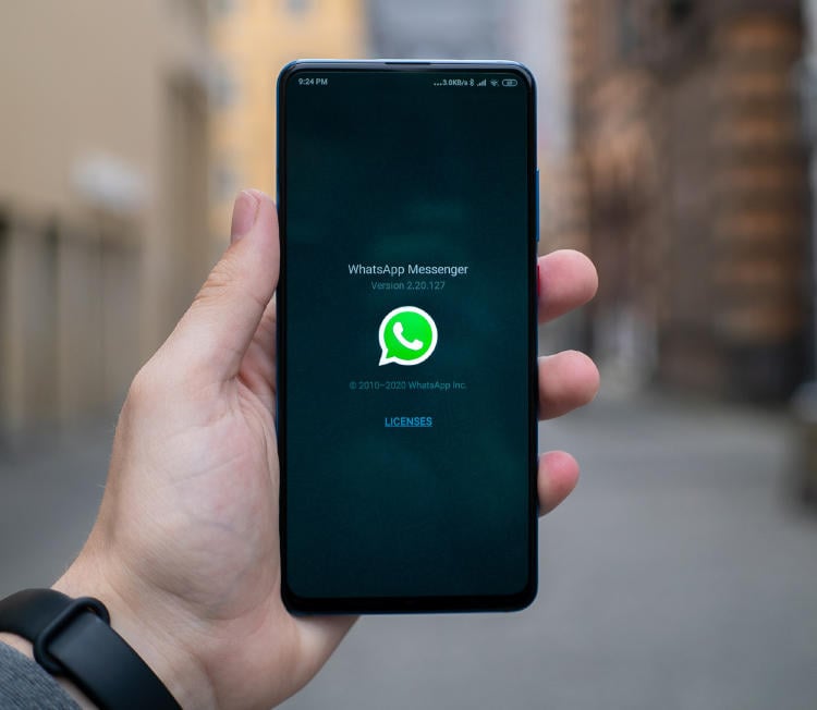 WhatsApp en un móvil Android. WhatsApp en un móvil Android.