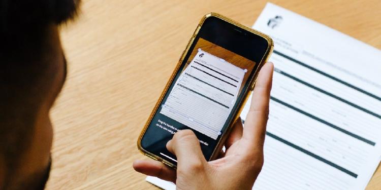 Escanea documentos con tu teléfono.