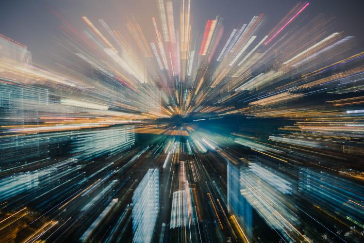 La fotografía de larga exposición es capaz de capturar el movimiento en un solo fotograma. La fotografía de larga exposición es capaz de capturar el movimiento en un solo fotograma.
