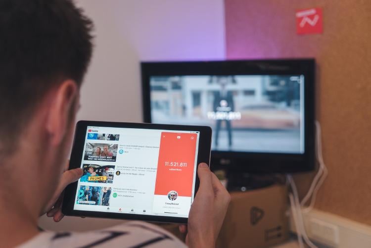 YouTube en una tablet. YouTube en una tablet.