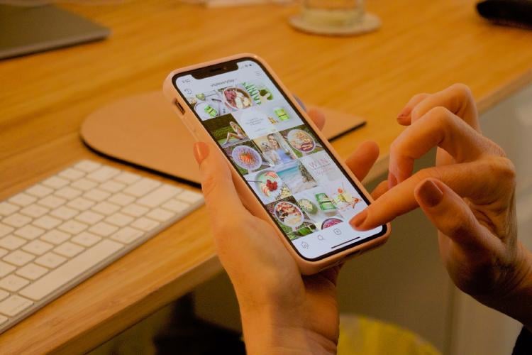Instagram en un teléfono móvil. Instagram en un teléfono móvil.