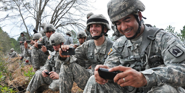 Móviles diseñados para uso militar. | AUSA Móviles diseñados para uso militar. | AUSA