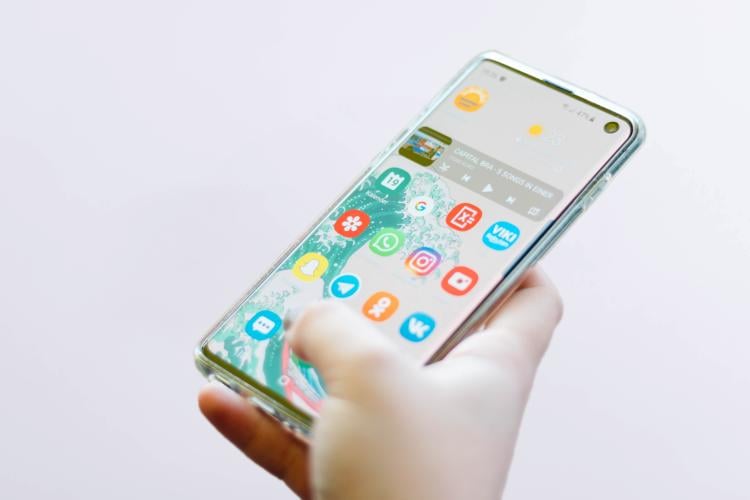 Aunque el Samsung Galaxy s10e no es el más reciente de la compañía, si que es de los más pequeños.