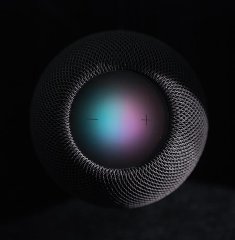 Siri activo en un Homepod. Siri activo en un Homepod.