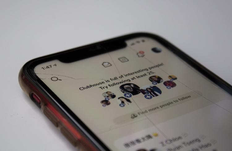 Examina que el teléfono está en perfectas condiciones. Examina que el teléfono está en perfectas condiciones.