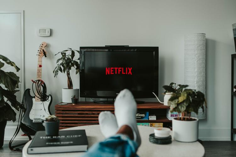 Uno de los mayores placeres modernos es disfrutar de un maratón de pelis o series con en Netflix, mucho mejor si es con nuestras personas favoritas. Uno de los mayores placeres modernos es disfrutar de un maratón de pelis o series con en Netflix, mucho mejor si es con nuestras personas favoritas.