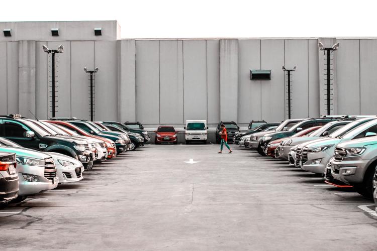 Utiliza tu móvil antiguo para tener tu coche siempre localizado. Utiliza tu móvil antiguo para tener tu coche siempre localizado.