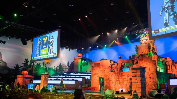 Escenario de una competición de Fortnite presencial. Escenario de una competición de Fortnite presencial.